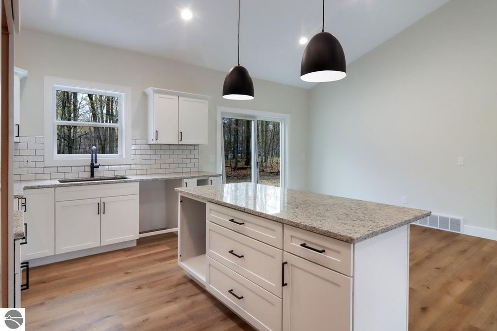 Image 5 of property listing at 10201 Thiel Road, Traverse City, MI 49685