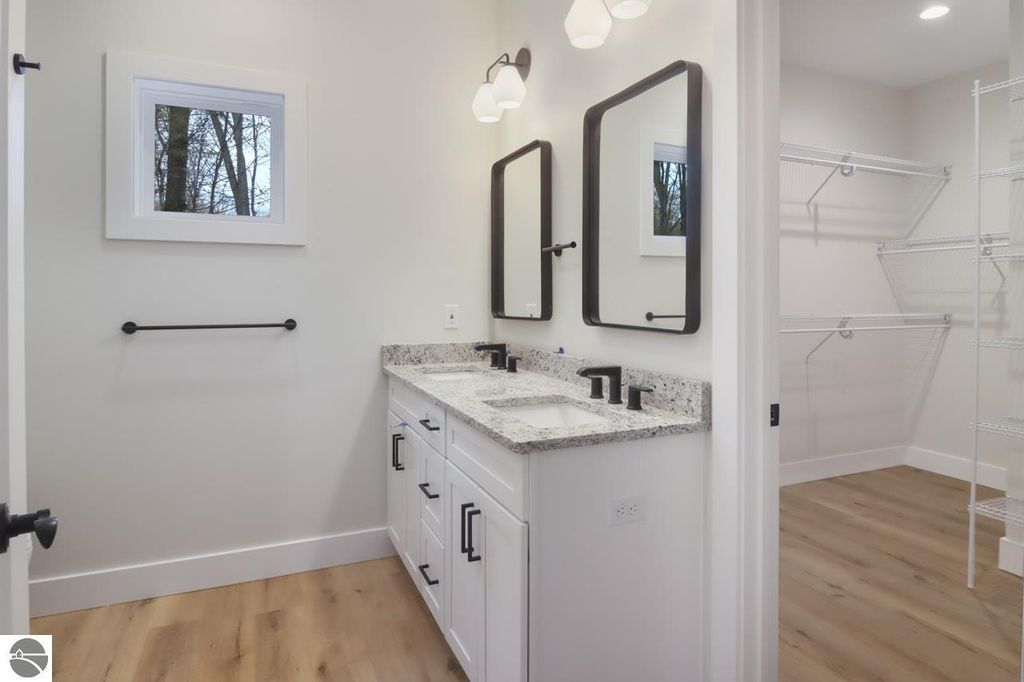 Image 7 of property listing at 10201 Thiel Road, Traverse City, MI 49685