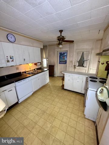 1017 WINCHESTER AVE, Martinsburg, WV 25401