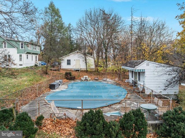 1017 WINCHESTER AVE, Martinsburg, WV 25401