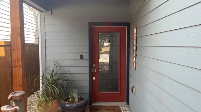 826 N Beckley Avenue, Dallas, TX 75203