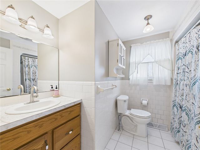 38 Pinecrest Drive, Exeter, RI 02822