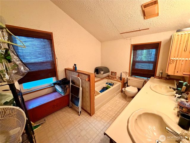 5040 SW Lake Helena Road, Port Orchard, WA 98367