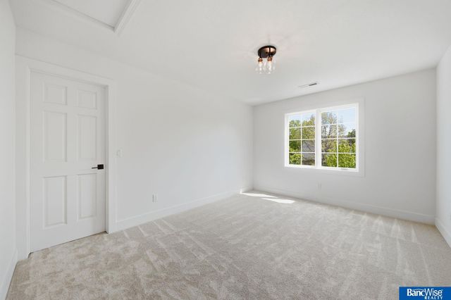 7841 Preserve Lane, Lincoln, NE 68516