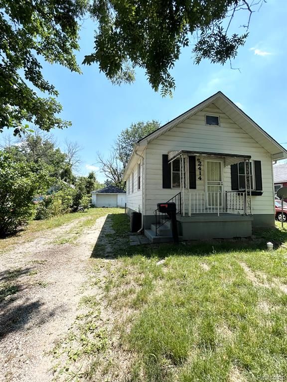 2414 Thom Street, Flint, MI 48506