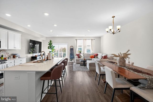 1013 TURNSTONE DR, Fogelsville, PA 18051