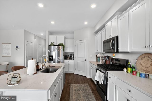 1013 TURNSTONE DR, Fogelsville, PA 18051