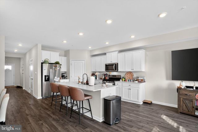 1013 TURNSTONE DR, Fogelsville, PA 18051