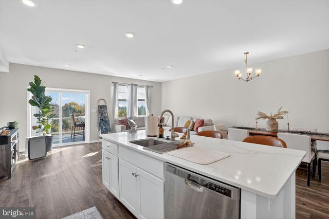 1013 TURNSTONE DR, Fogelsville, PA 18051