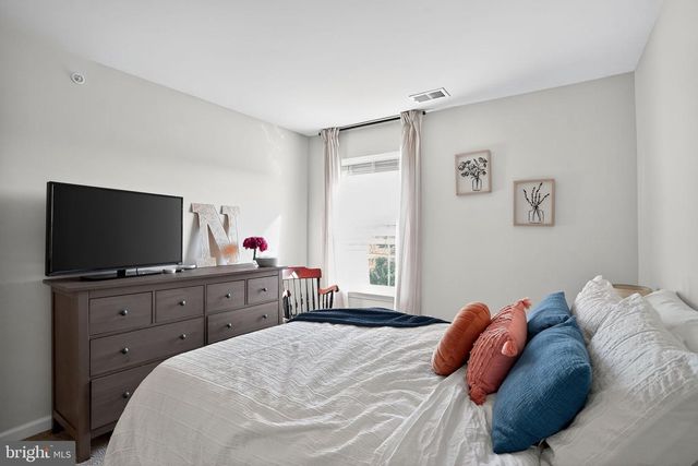 1013 TURNSTONE DR, Fogelsville, PA 18051