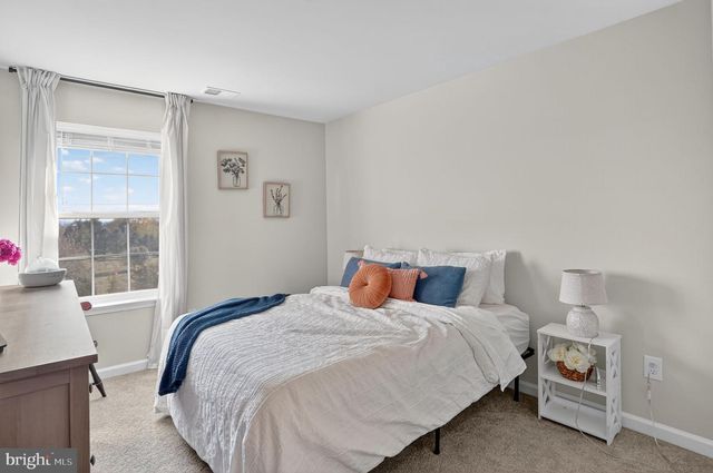 1013 TURNSTONE DR, Fogelsville, PA 18051