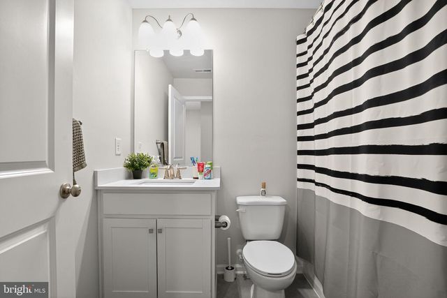 1013 TURNSTONE DR, Fogelsville, PA 18051