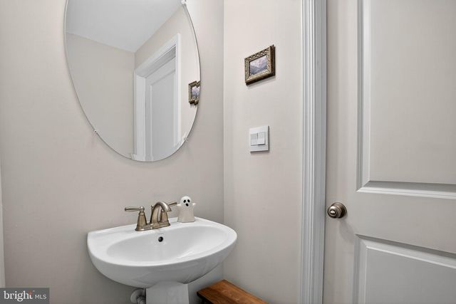 1013 TURNSTONE DR, Fogelsville, PA 18051