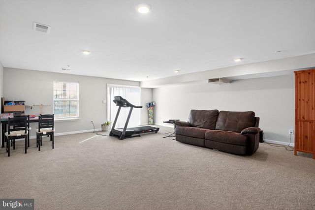 1013 TURNSTONE DR, Fogelsville, PA 18051