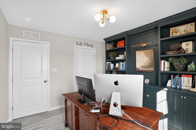 1013 TURNSTONE DR, Fogelsville, PA 18051