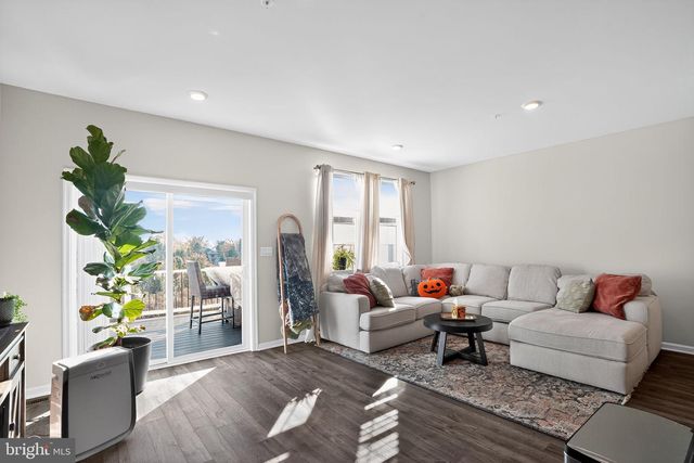 1013 TURNSTONE DR, Fogelsville, PA 18051