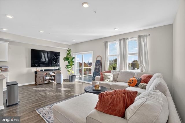 1013 TURNSTONE DR, Fogelsville, PA 18051