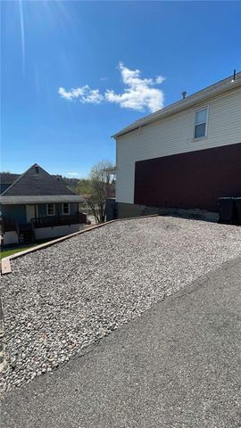 424 W 7th Ave 1, Tarentum, PA 15084