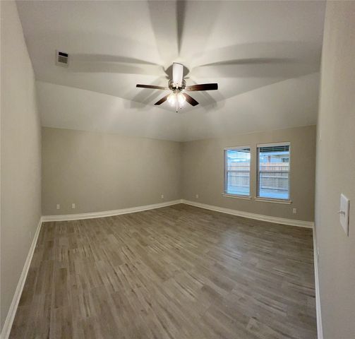 906 Hardaway Drive, Greenville, TX 75402