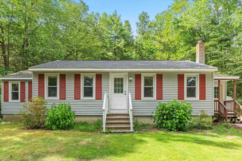 30 John Street, Raymond, NH 03077