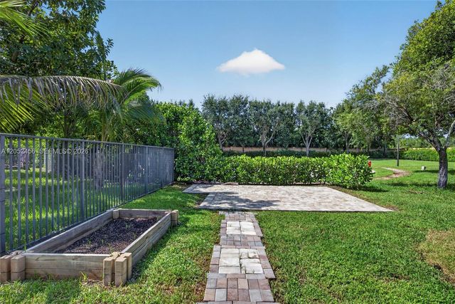 212 Catania Way, Royal Palm Beach, FL 33411