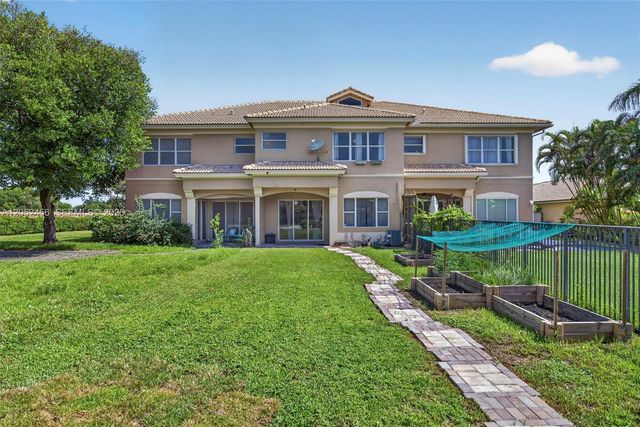 212 Catania Way, Royal Palm Beach, FL 33411