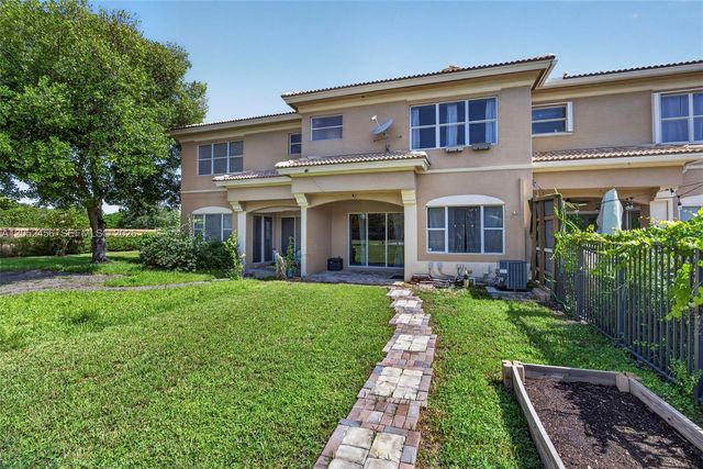 212 Catania Way, Royal Palm Beach, FL 33411