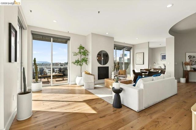 201 4Th St 601, Oakland, CA 94607