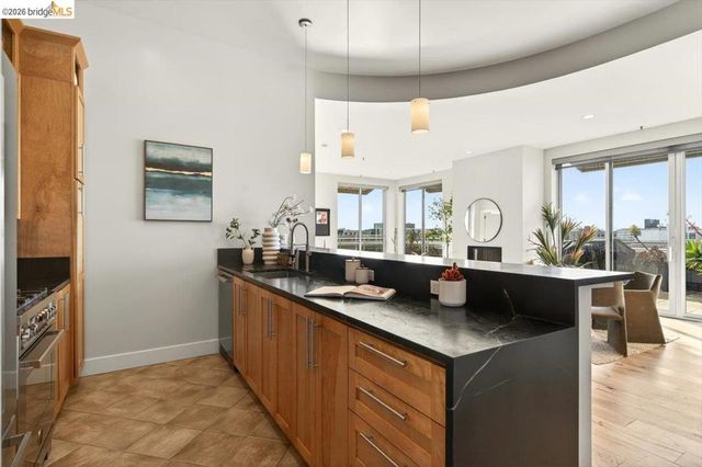 201 4Th St 601, Oakland, CA 94607