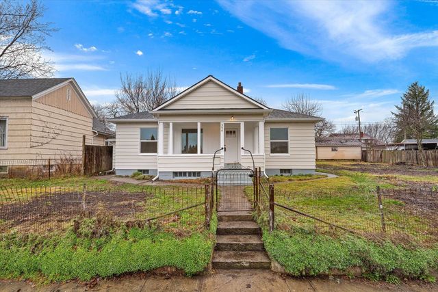 320 S Crosby St, Tekoa, WA 99033