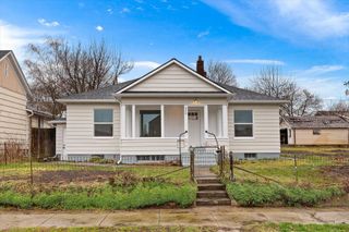 320 S Crosby St, Tekoa, WA 99033