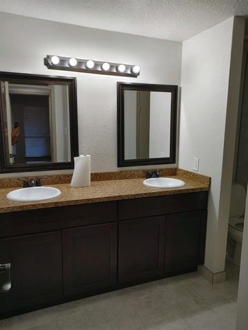 10053 Westpark Drive 325, Houston, TX 77042