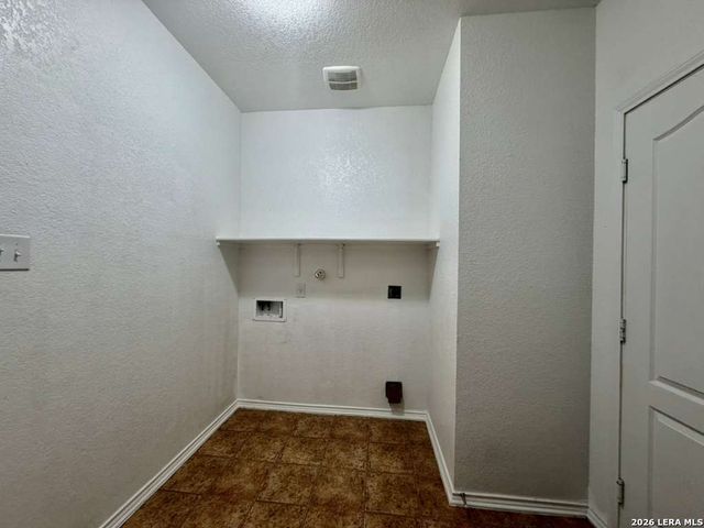 9927 Tampke Falls, San Antonio, TX 78245