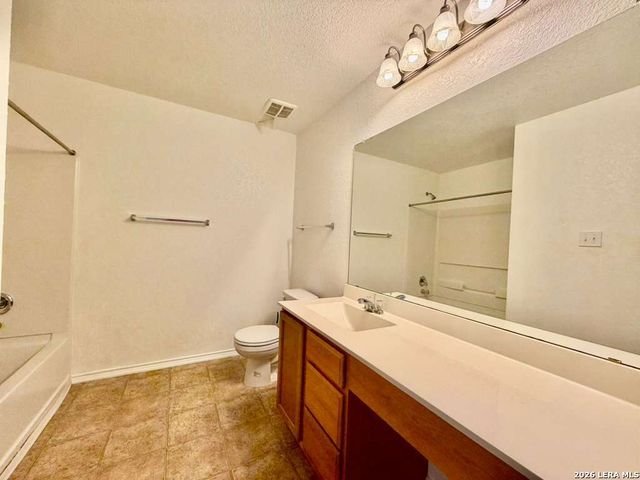 9927 Tampke Falls, San Antonio, TX 78245
