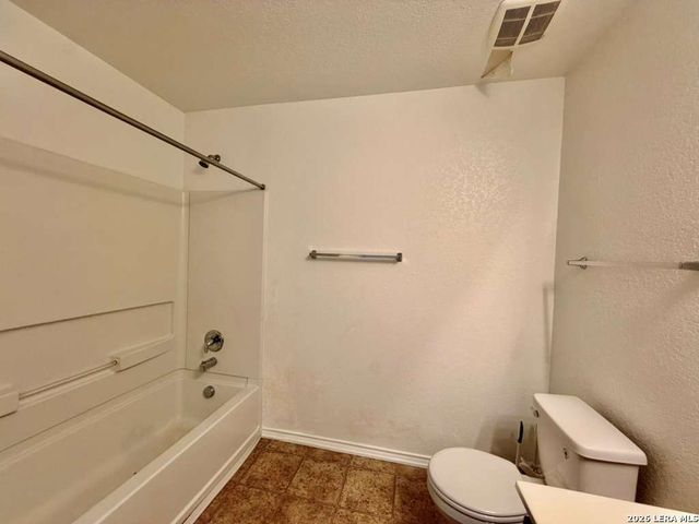 9927 Tampke Falls, San Antonio, TX 78245