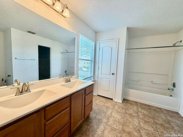 9927 Tampke Falls, San Antonio, TX 78245