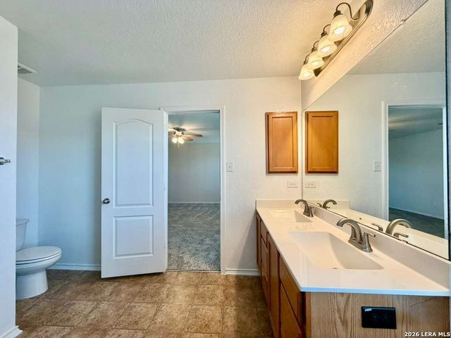9927 Tampke Falls, San Antonio, TX 78245