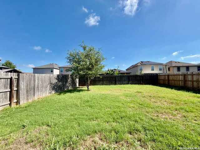 9927 Tampke Falls, San Antonio, TX 78245