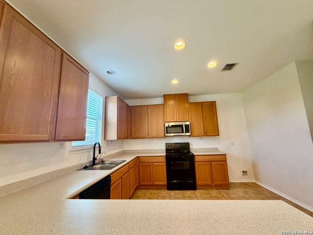 9927 Tampke Falls, San Antonio, TX 78245