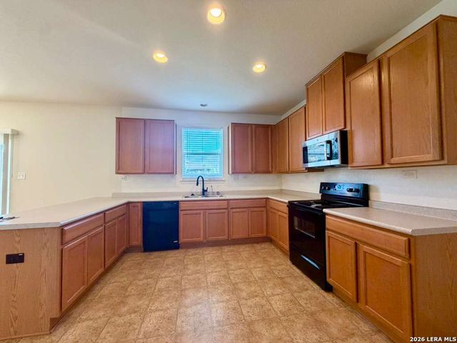 9927 Tampke Falls, San Antonio, TX 78245