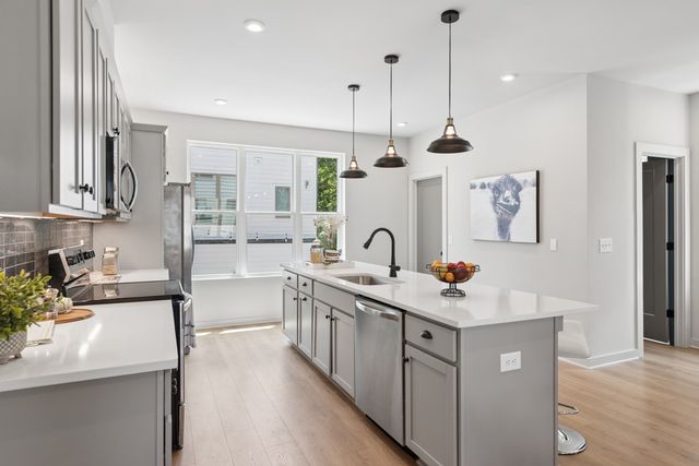 344 East Village Ln, Nashville, TN 37216
