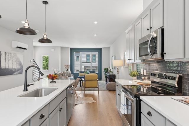 344 East Village Ln, Nashville, TN 37216