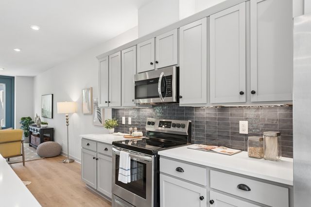344 East Village Ln, Nashville, TN 37216