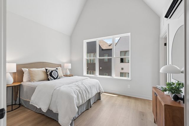 344 East Village Ln, Nashville, TN 37216