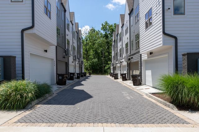 344 East Village Ln, Nashville, TN 37216