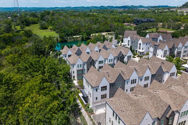 344 East Village Ln, Nashville, TN 37216