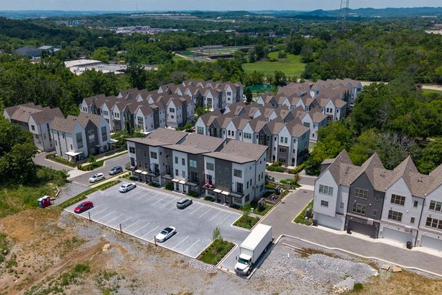 344 East Village Ln, Nashville, TN 37216