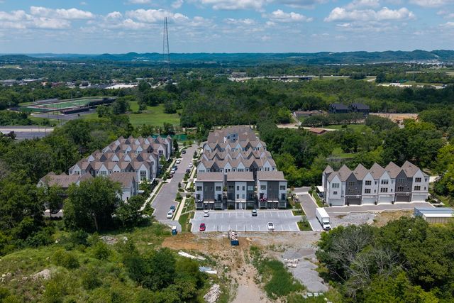 344 East Village Ln, Nashville, TN 37216