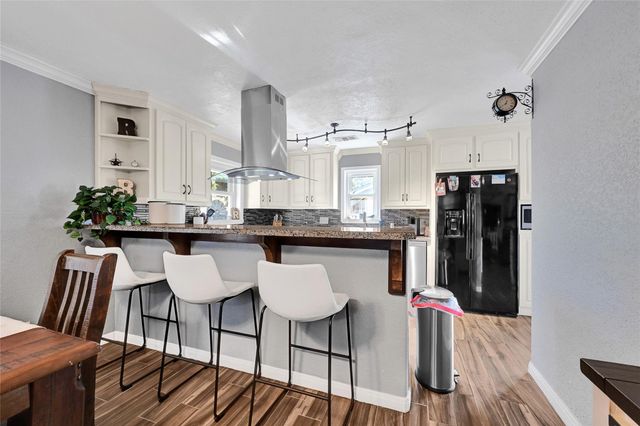 4902 Green Willow Lane, Dickinson, TX 77539