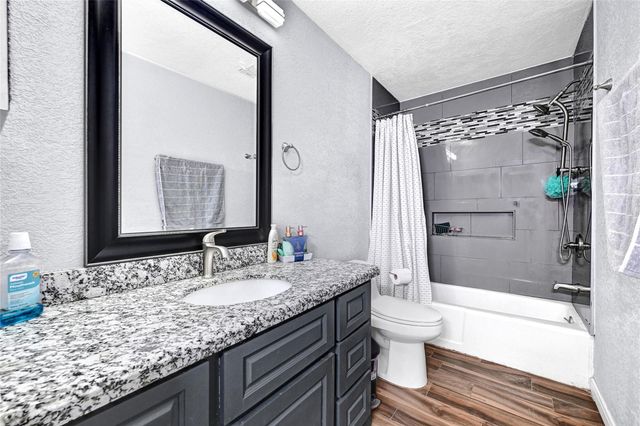 4902 Green Willow Lane, Dickinson, TX 77539